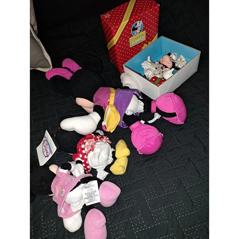 Minnie Mouse set of 4- inc 15-inch Minnie Mouse Plush Toy & Dressing Pretty